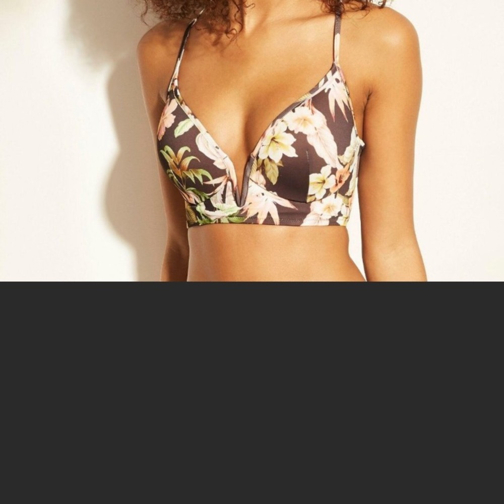 Shade and shore  lightly lined V wire bikini top.
